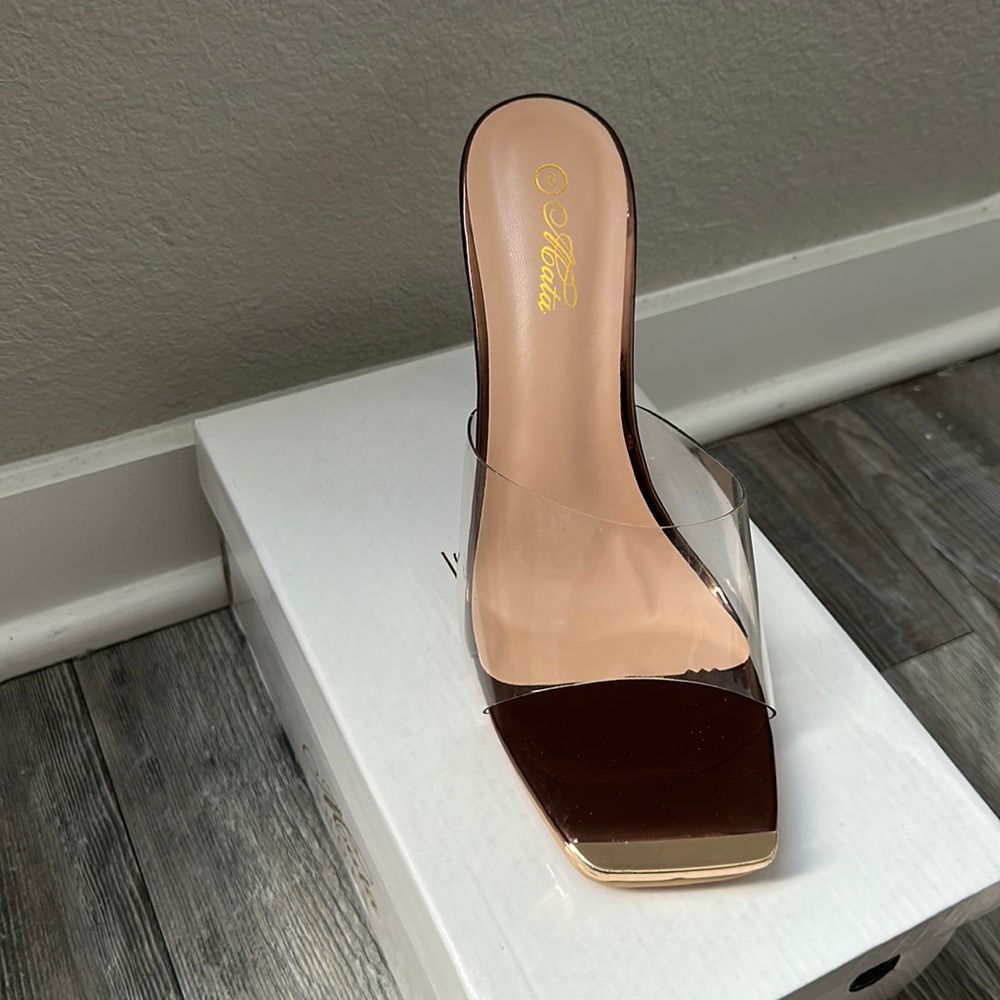 Runway model bronze